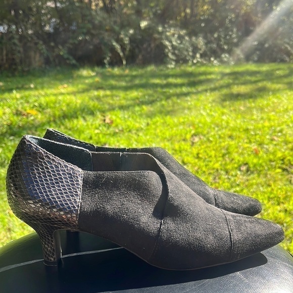 ROCKPORT Black Suede & Snakeskin
Heels / Pumps, Womens Size 8 - Picture 2 of 12